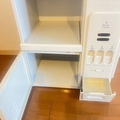 とっても便利❗️便利ライスチェスト付き、キッチン収納庫の画像