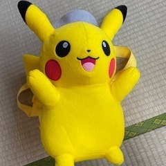 ピカチュウ　ぬいぐるみリュック