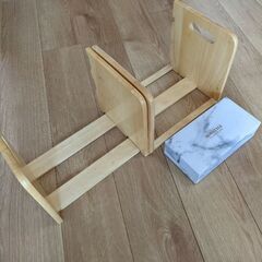 ニトリ　ブックスタンド　伸縮　スライド　本棚の画像