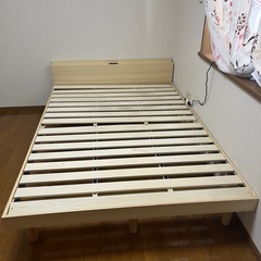 【交渉中】すのこベッド ダブル ダブルベッド 棚付き コンセント付きの画像