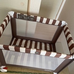カトージ　折りたたみ　ベビーベッドの画像