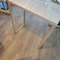 白いテーブル　2台
