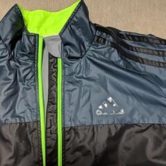 3/20迄📢¥300📢adidas🧥140㌢キッズジャージの画像