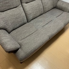 ニトリ　コウテイ　3人掛け