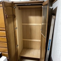 収納力抜群！レトロなクローゼットの画像