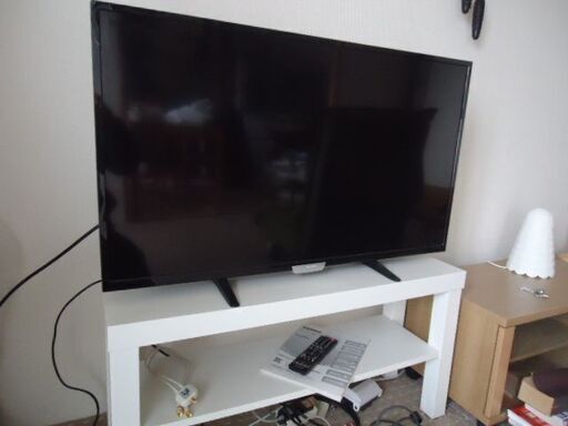 40インチ　液晶TV　中古美品　リモコン、IKEA製　TVスタンド付き　40V型 地上・BS・110度CS