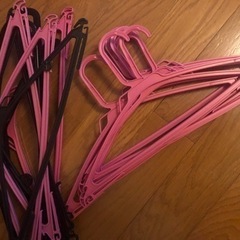 無料　プラスチックハンガー３０本の画像