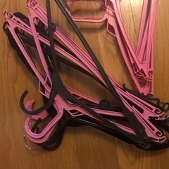 無料　プラスチックハンガー３０本の画像