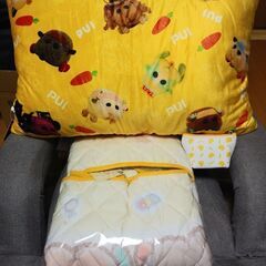 【全部で1800円！】新品未使用！モルカーチョコの可愛らしいイヤフォンポーチ＆ブランケット＆半立体クッション( ＾ω＾ )の画像