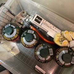 コールマンロードトリップグリルなどキャンプグッズの画像