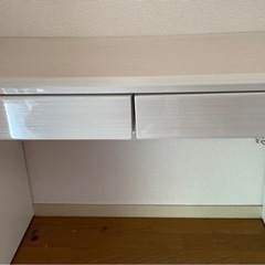 白いテーブル　無料