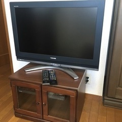3点セットでお譲りします。レグザ32型とHDレコーダーとテレビ台の画像