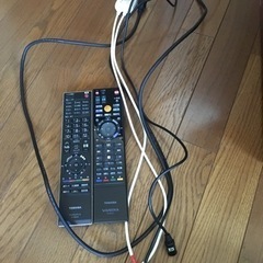 3点セットでお譲りします。レグザ32型とHDレコーダーとテレビ台の画像