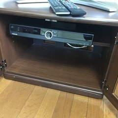 3点セットでお譲りします。レグザ32型とHDレコーダーとテレビ台の画像