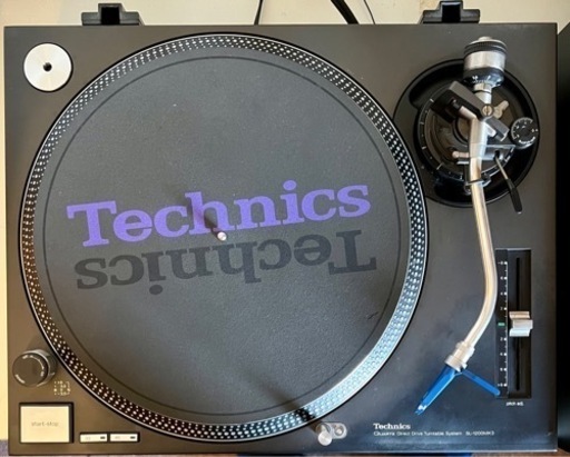 ターンテーブルとアナログDJミキサー