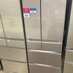 ピンクゴールドのきれいめなカラーが際立つ6ドア冷蔵庫！！の画像