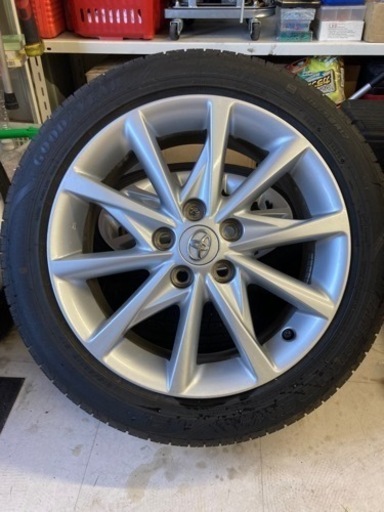 トヨタ純正　プリウスα 215-50-17 バリ山