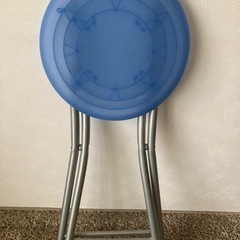 折りたたみ椅子の画像