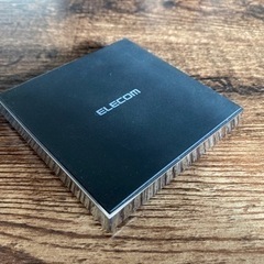 【置くだけ充電】ELECOM置き型スマホ充電機の画像