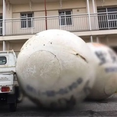 引き取り限定（千葉県館山市)特大ボール型FRP看板・オブジェ