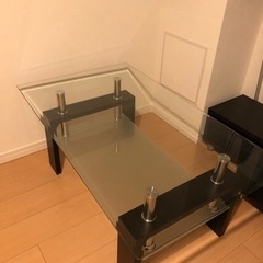 ガラスのローテーブルの画像