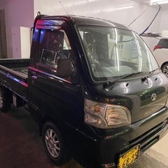 軽トラック　ダイハツ　ハイゼット黒くAT中古車になります。