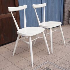 イギリスercol(アーコール)社のスタッキングチェア2脚セットです。ホワイトのペイントが愛らしいダイニングチェア。英国らしい洗練されたデザインは北欧スタイルにもおススメです♪CC106の画像