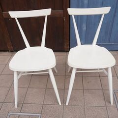 イギリスercol(アーコール)社のスタッキングチェア2脚セットです。ホワイトのペイントが愛らしいダイニングチェア。英国らしい洗練されたデザインは北欧スタイルにもおススメです♪CC106の画像