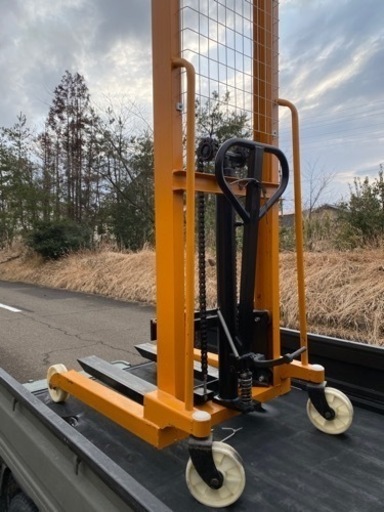 ハンドフォークリフト