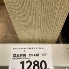 大きなすのこ、長い木材、地面に置く水槽の下敷き