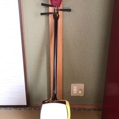三味線２挺と三味線ケースの画像
