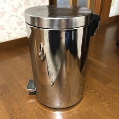 ペール缶ゴミ箱（話中）の画像