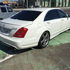 W221　メルセデスベンツ　S550ロング　人気のホワイト　S63後期仕様　AMGフルエアロ・AMG20インチアルミ・AMGマフラー　エアサス交換済みの画像
