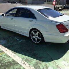 W221　メルセデスベンツ　S550ロング　人気のホワイト　S63後期仕様　AMGフルエアロ・AMG20インチアルミ・AMGマフラー　エアサス交換済みの画像