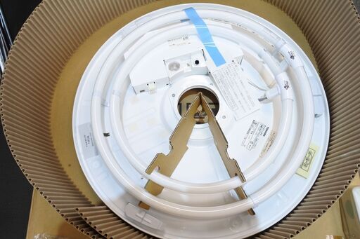東芝蛍光灯未使用品「スリムNEXT]　スリム蛍光灯６１W装着　リモコン付き　説明書付初期不良対応します。