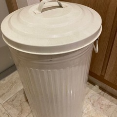 アイボリーのスチール缶　さしあげます