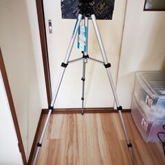 カメラ•ビデオ専用コンパクト四段三脚/ 一眼レフカメラ用カバンの画像