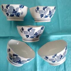 ④菊の模様の小鉢