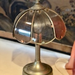 アンティークサイドテーブル用照明の画像
