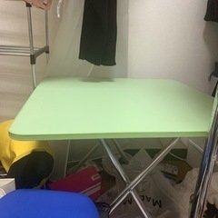 折り畳みテーブルの画像