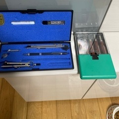 彫刻セットとコンパス