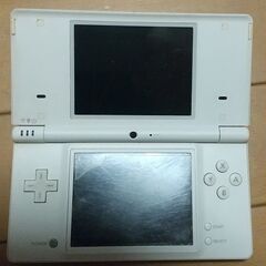 ニンテンドーDSi ピュアホワイト 本体 稼働品 と ソフト 8...