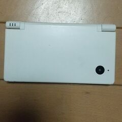ニンテンドーDSi ピュアホワイト 本体 稼働品 と ソフト 8本 まとめ売り の画像