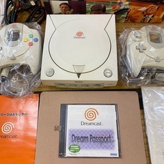ドリームキャスト本体＋コントローラ2台、箱、説明書付き、新品DVD、プレステ2ソフトなどおまけ付きの画像