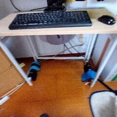 OA机さしあげます（パソコン、モニター、パソコンアームは付属しません）