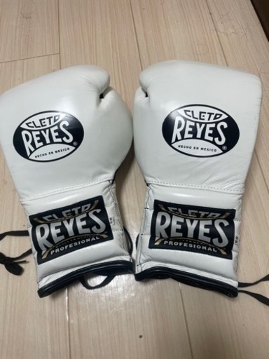 ボクシンググローブ