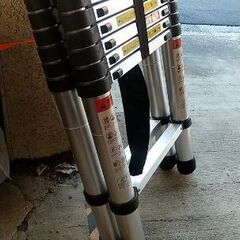 伸縮脚立の画像