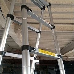 伸縮脚立の画像