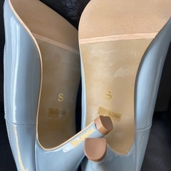 新品未使用　AZUL エナメルパンプス　Sの画像