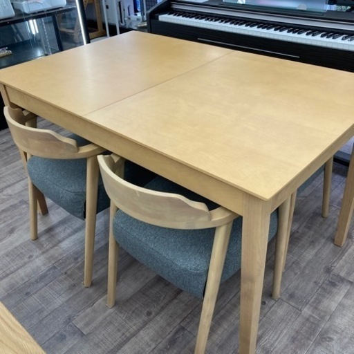 ニトリ　伸縮式ダイニングテーブル　５点セット　BK1150 ジーン　幅130から165cm 高さ72cm 奥行き80cm